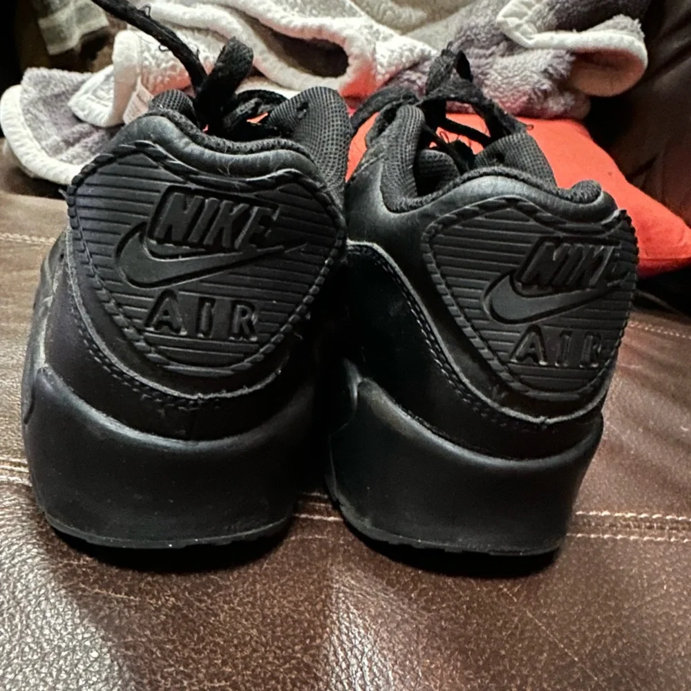Nike Boys Air Max 90 CD6864-001‎ Black Casual Shoes Sneakers Size 6.5Y